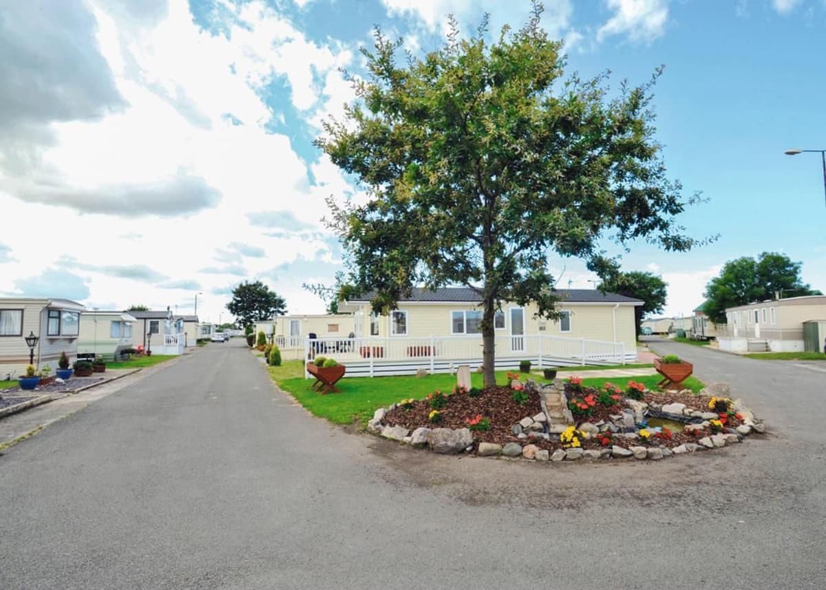 Robin Hood Rhyl Hotel Exterior photo